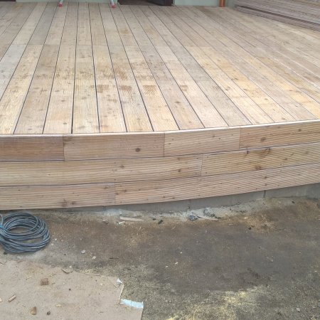 Terasa ze severského modřínu